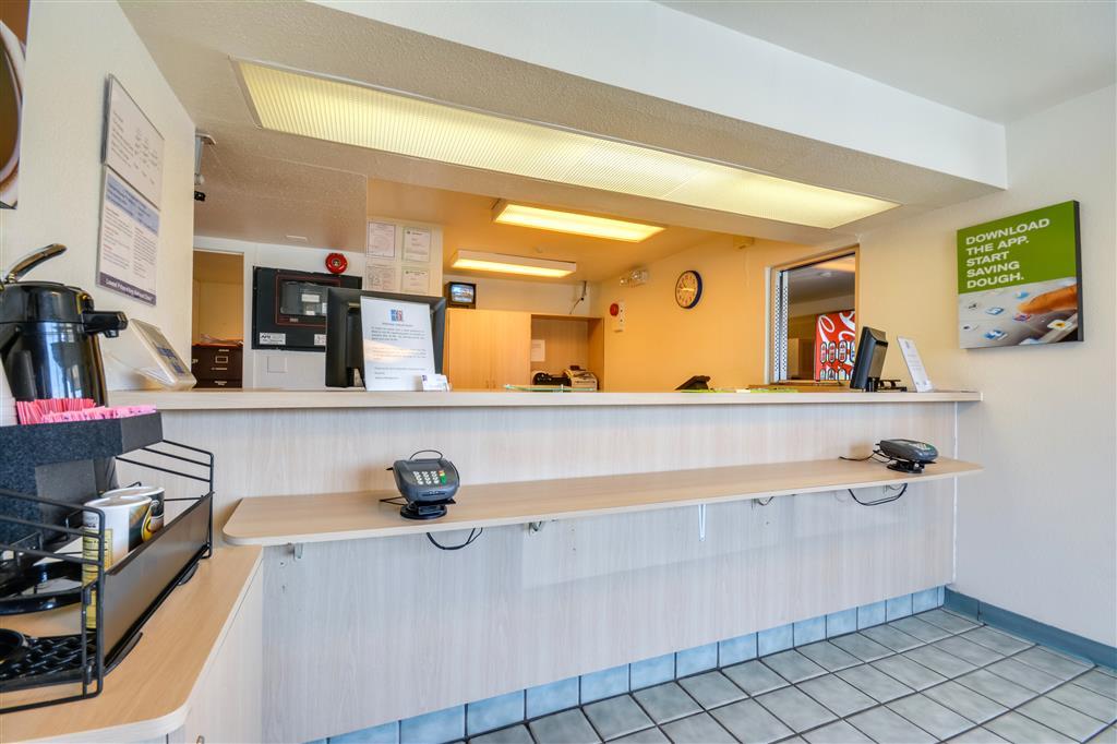 Rodeway Inn Тилманс-Корнер Интерьер фото