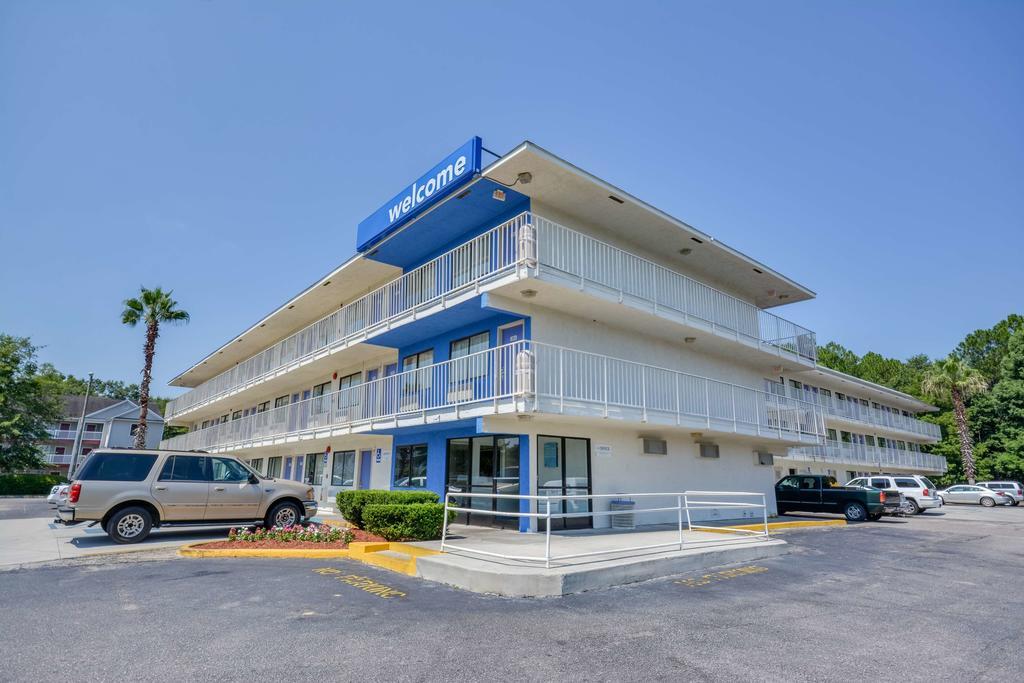 Rodeway Inn Тилманс-Корнер Экстерьер фото